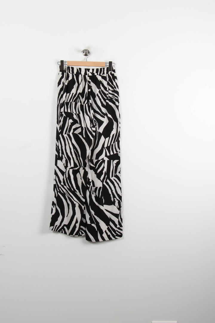 Pantalon Large Noir et Blanc - Taille S/36 de la marque La Fée Maraboutée | PARAD73902 - Vendu par Paradigme - Image 4