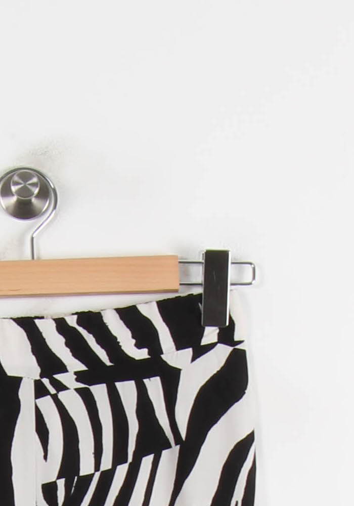 Pantalon Large Noir et Blanc - Taille S/36 de la marque La Fée Maraboutée | PARAD73902 - Vendu par Paradigme - Image 3