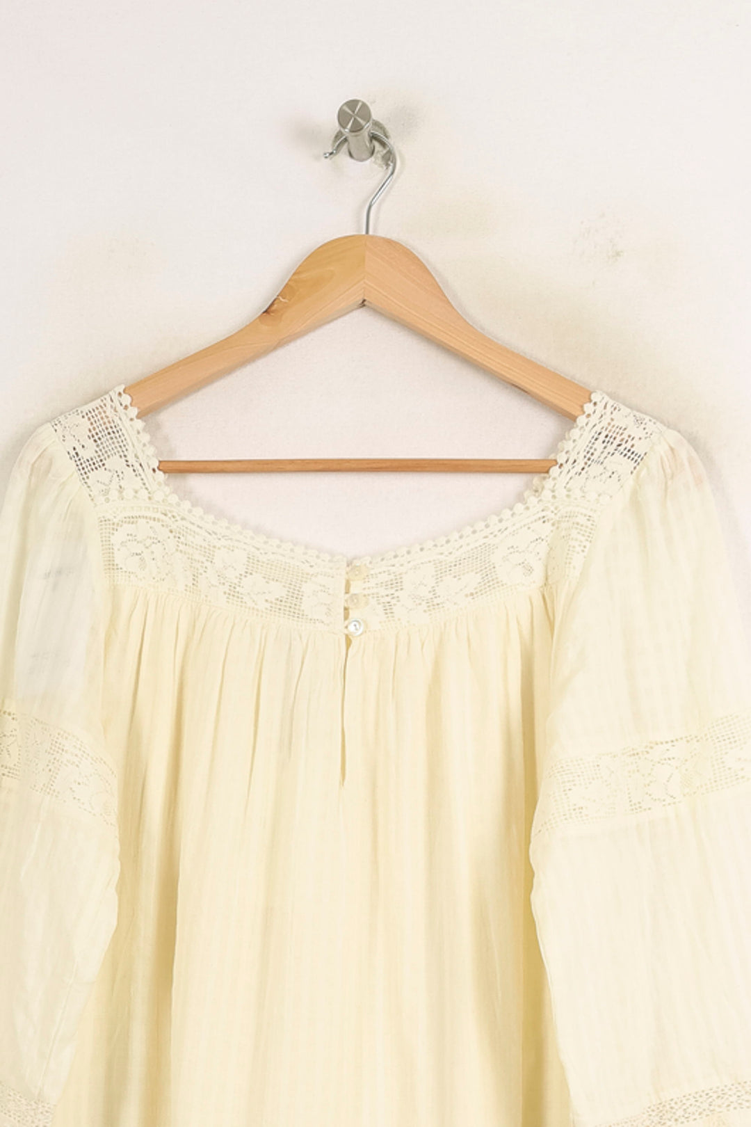 Blouse Blanche - Taille M/38 de la marque Louise Misha | PARAD73992 - Vendu par Paradigme - Image 4