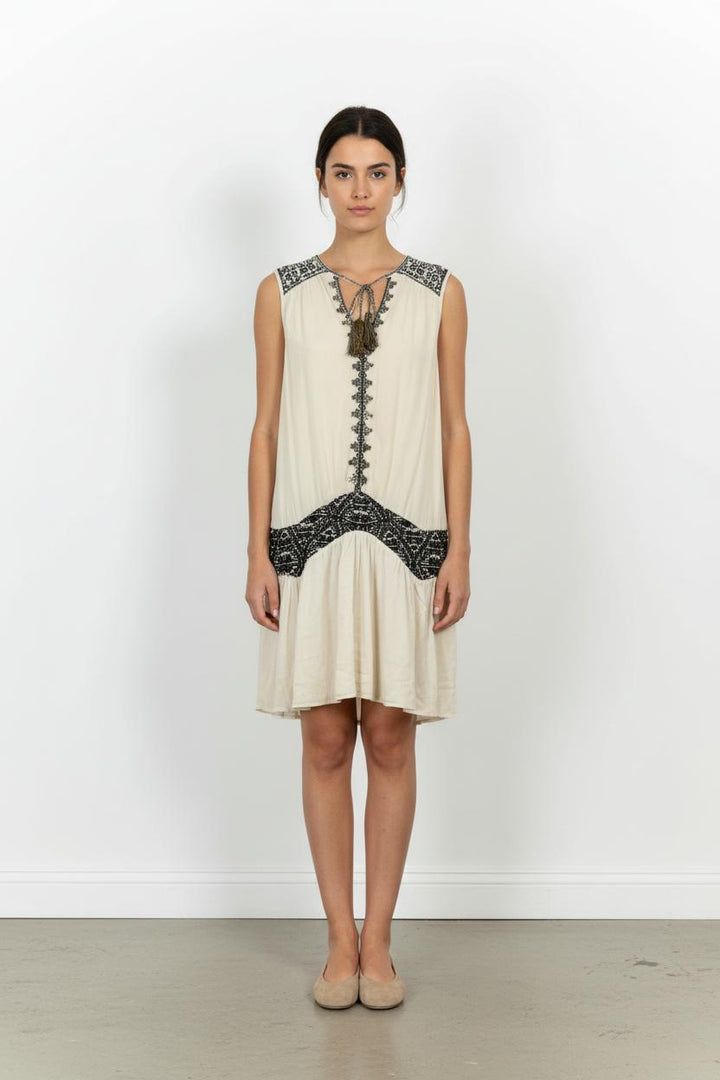 Robe Brodée Beige et Noire - Taille M/38 de la marque ba&sh | PARAD75135 - Vendu par Paradigme - Image 1