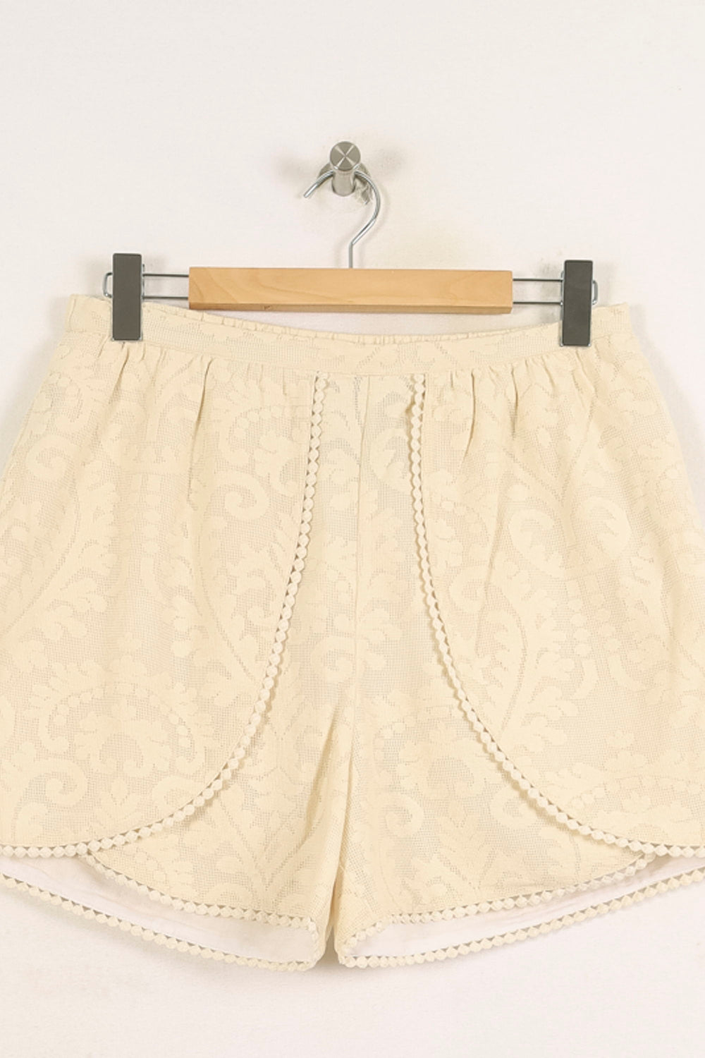 Short Dentelle Beige - Taille XL/42 de la marque Louise Misha | PARAD75246 - Vendu par Paradigme - Image 2