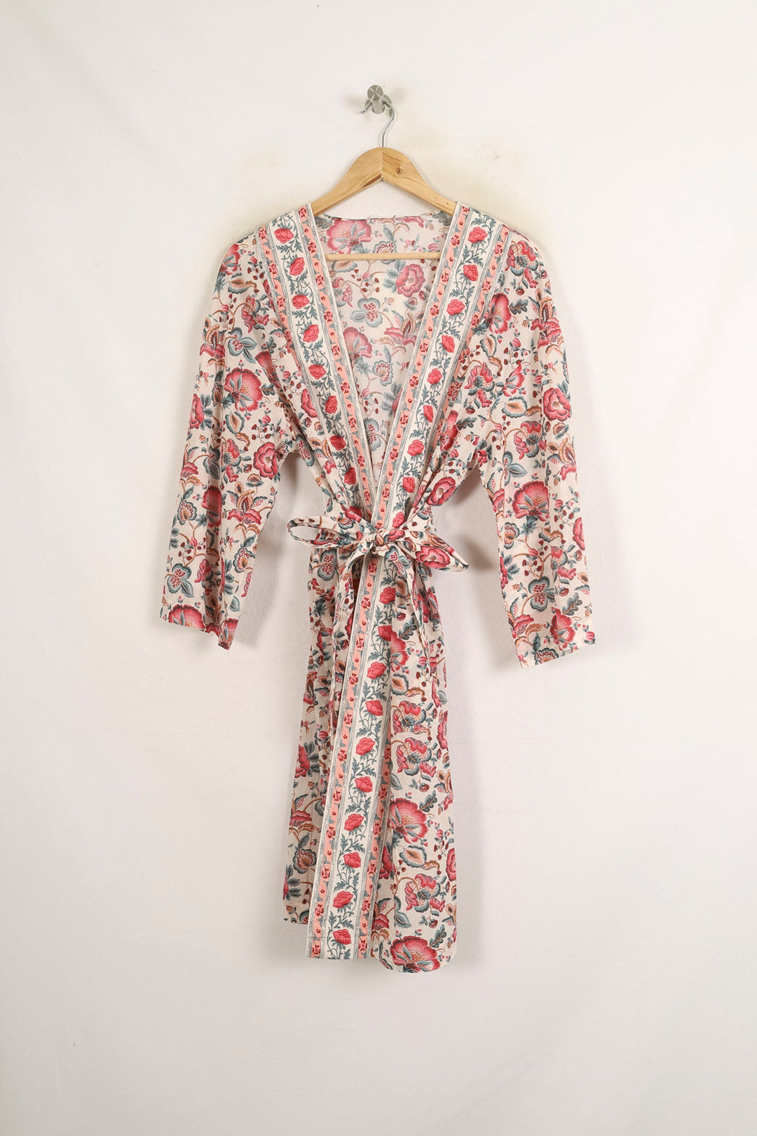 Robe Kimono Blanche et Rose - Taille XS/34 de la marque Louise Misha | PARAD75636 - Vendu par Paradigme - Image 2