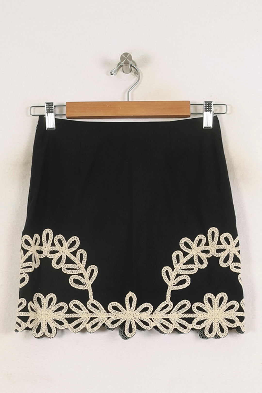 Jupe Courte Noire et Blanche - Taille XS/34 de la marque Maison Stella & Suzie | PARAD76276 - Vendu par Paradigme - Image 4