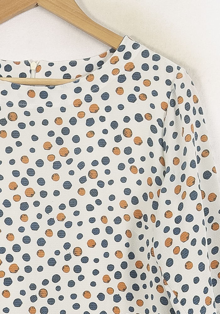 Robe Blanche à Pois Bleus et Oranges - Taille L/40 de la marque La Fée Maraboutée | PARAD80128 - Vendu par Paradigme - Image 3