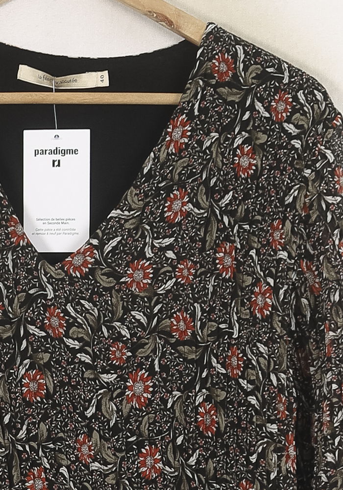 Robe Fleurie Noire et Rouge - Taille L/40 de la marque La Fée Maraboutée | PARAD80183 - Vendu par Paradigme - Image 3