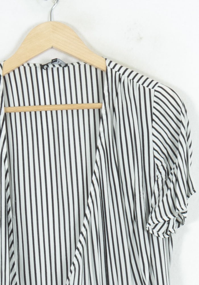 Robe Portefeuille Blanche et Noire - Taille L/40 de la marque Caroll | PARAD80444 - Vendu par Paradigme - Image 3