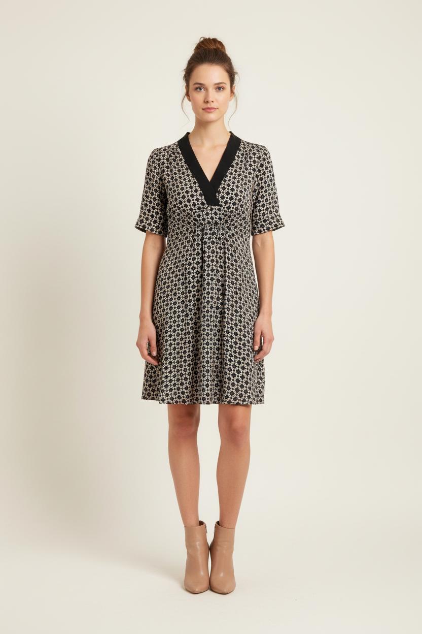 Robe Noire et Beige - Taille L/40 de la marque La Fée Maraboutée | PARAD81072 - Vendu par Paradigme - Image 1