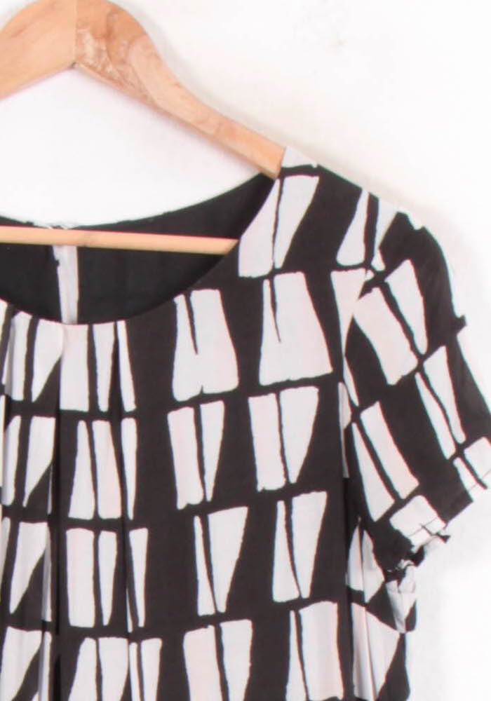 Robe Noire et Blanche - Taille L/40 de la marque La Fée Maraboutée | PARAD81408 - Vendu par Paradigme - Image 3