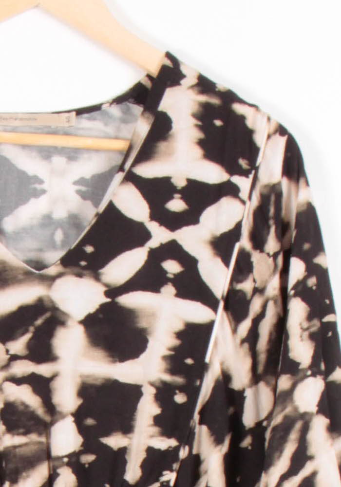 Robe Longue Noire et Beige - Taille L/40 de la marque La Fée Maraboutée | PARAD82658 - Vendu par Paradigme - Image 3