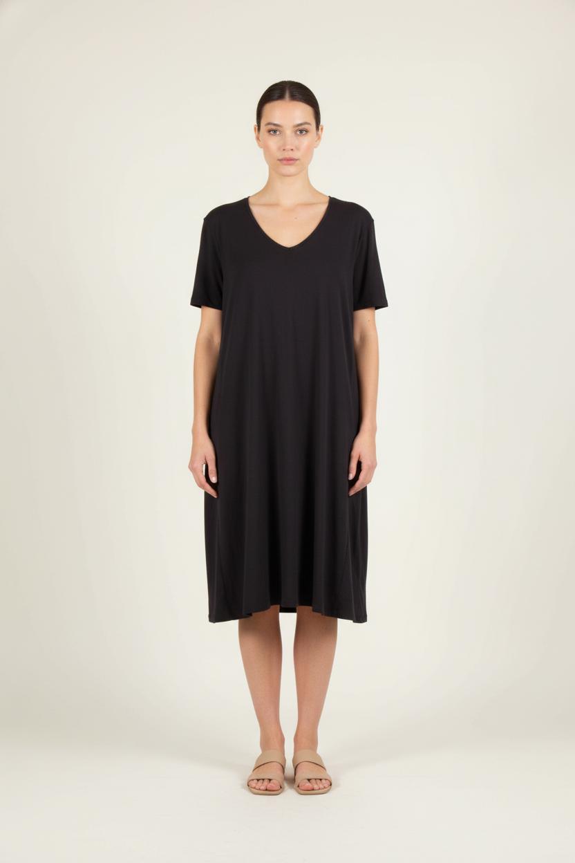 Robe Noire - Taille L/40 de la marque La Fée Maraboutée | PARAD82662 - Vendu par Paradigme - Image 1