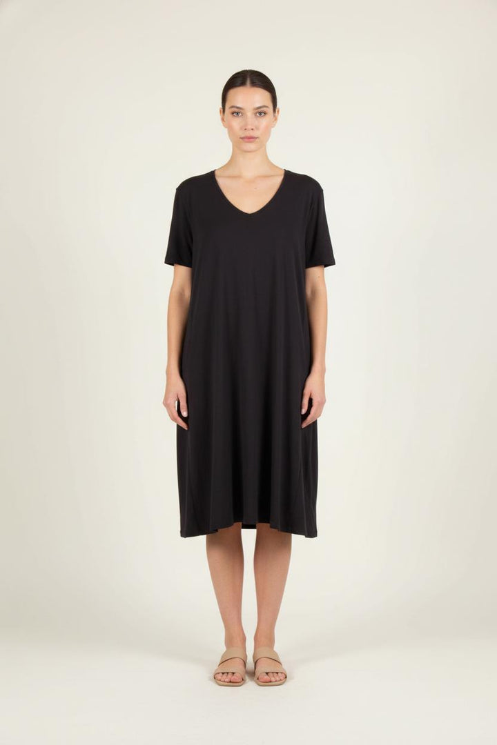 Robe Noire - Taille L/40 de la marque La Fée Maraboutée | PARAD82662 - Vendu par Paradigme - Image 1