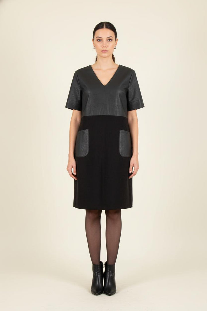 Robe Noire - Taille L/40 de la marque La Fée Maraboutée | PARAD82685 - Vendu par Paradigme - Image 1