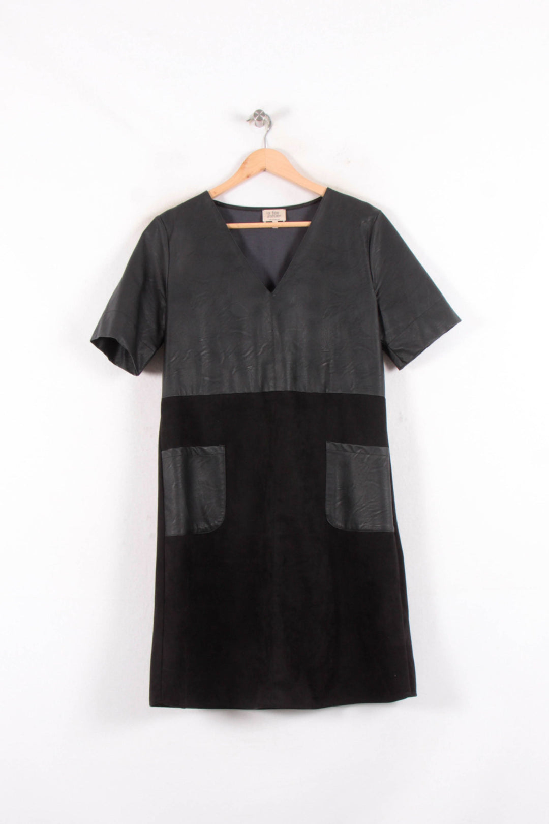 Robe Noire - Taille L/40 de la marque La Fée Maraboutée | PARAD82685 - Vendu par Paradigme - Image 2