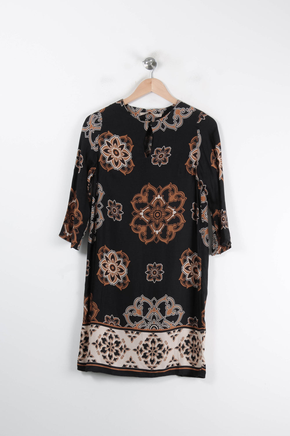 Robe Noire et Beige - Taille S/36 de la marque La Fée Maraboutée | PARAD84979 - Vendu par Paradigme - Image 2