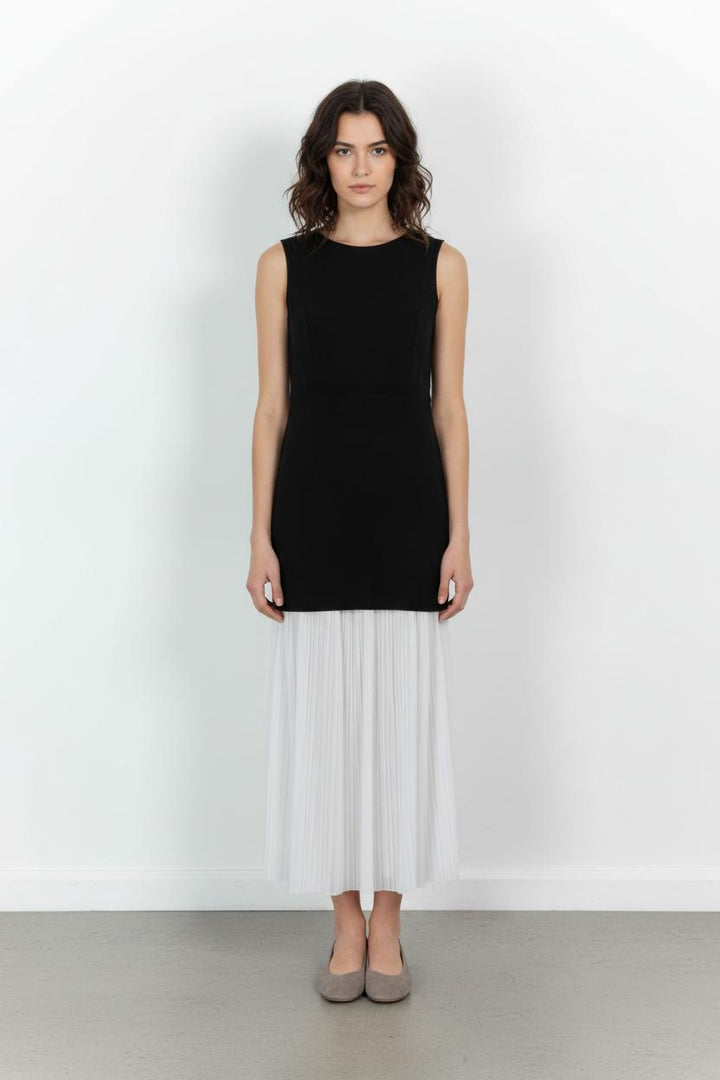 Robe longue noire et blanche - Taille M/38 de la marque Sandro | PARAD85831 - Vendu par Paradigme - Image 1