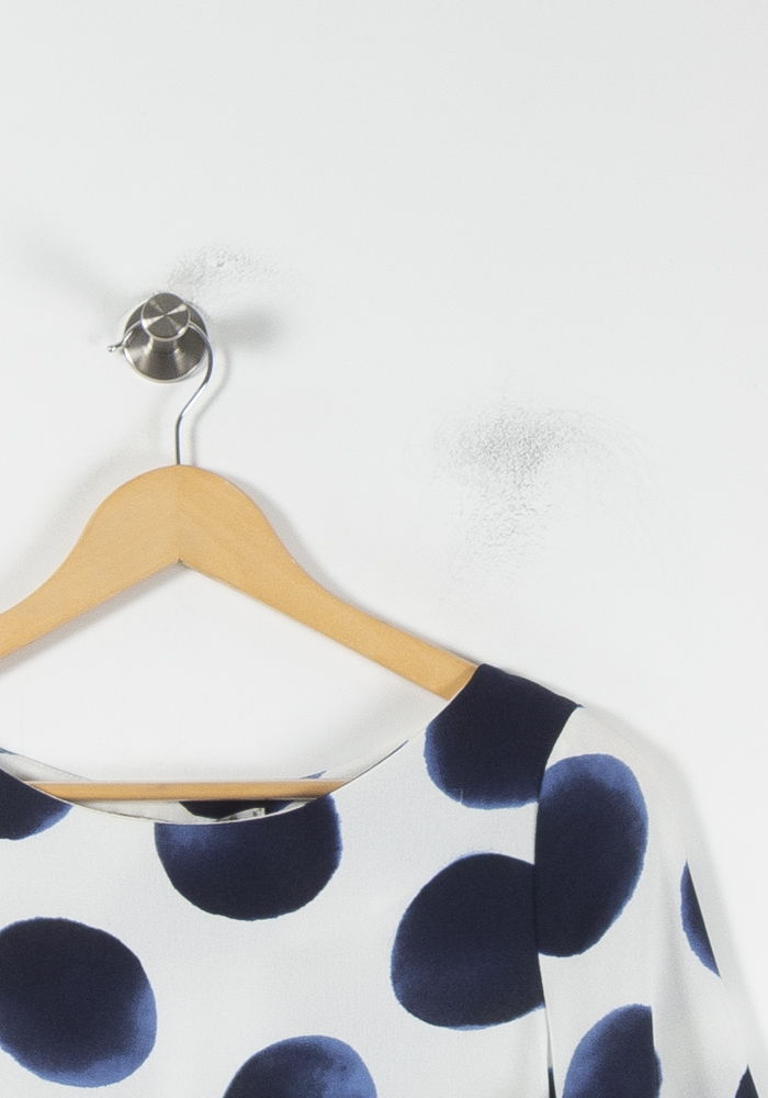 Robe Droite Blanche et Bleue - Taille S/36 de la marque La Fée Maraboutée | PARAD86801 - Vendu par Paradigme - Image 3