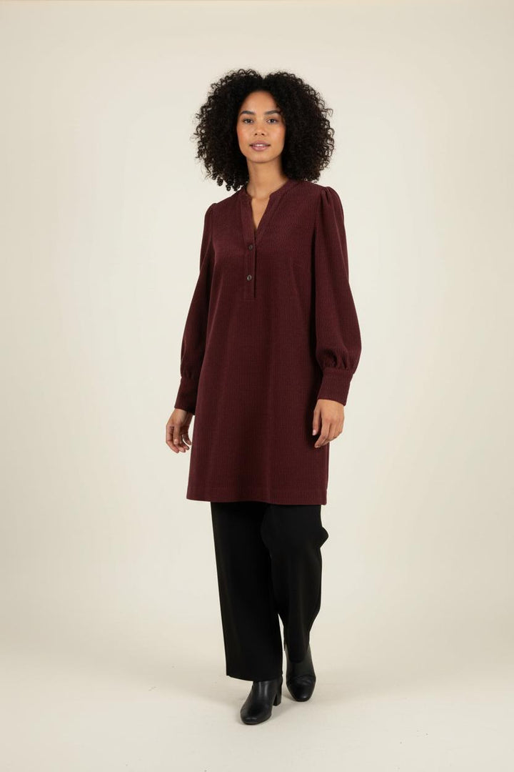 Robe Bordeaux - Taille XL/42 de la marque La Fée Maraboutée | PARAD86930 - Vendu par Paradigme - Image 1