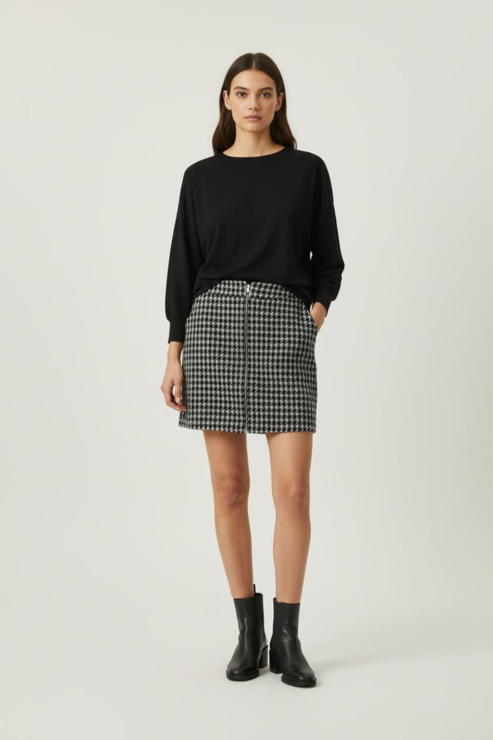 Jupe Courte Noire et Blanche - Taille L/40 de la marque Maje | PARAD87898 - Vendu par Paradigme - Image 1