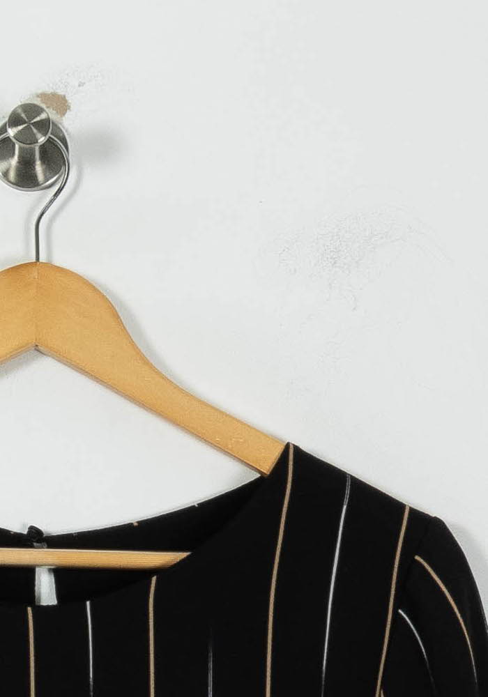 Robe Droite Noire et Beige - Taille S/36 de la marque La Fée Maraboutée | PARAD89125 - Vendu par Paradigme - Image 3
