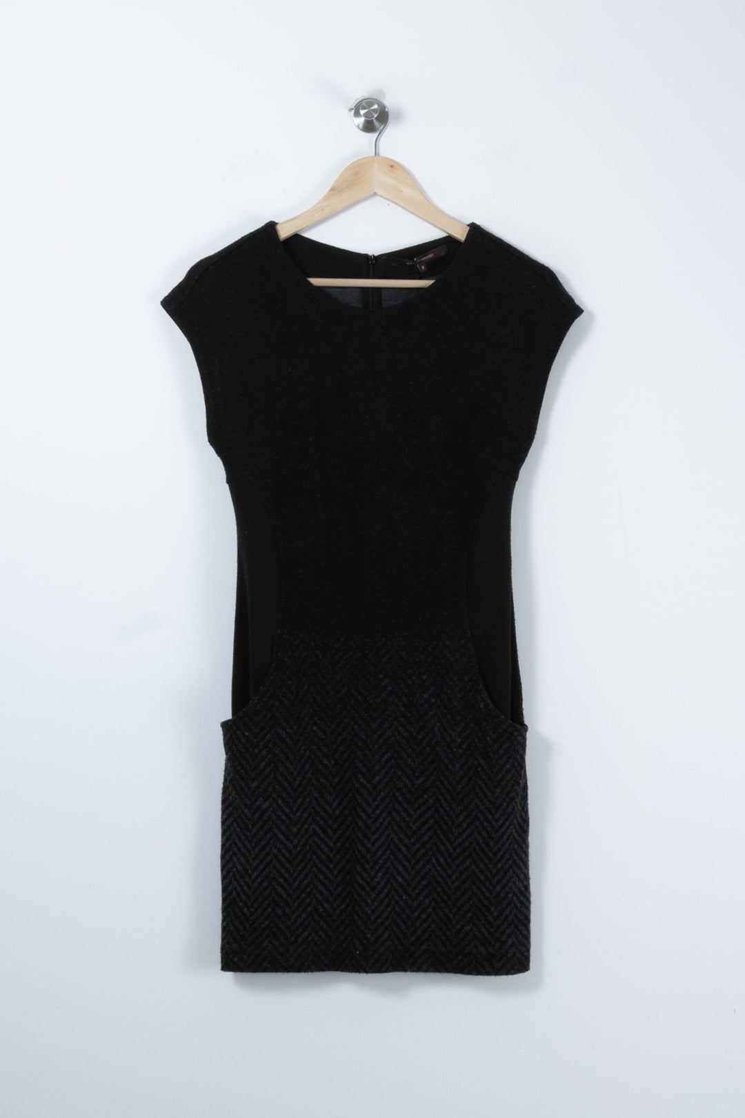 Robe Noire - Taille XS/34 de la marque La Fée Maraboutée | PARAD89351 - Vendu par Paradigme - Image 2