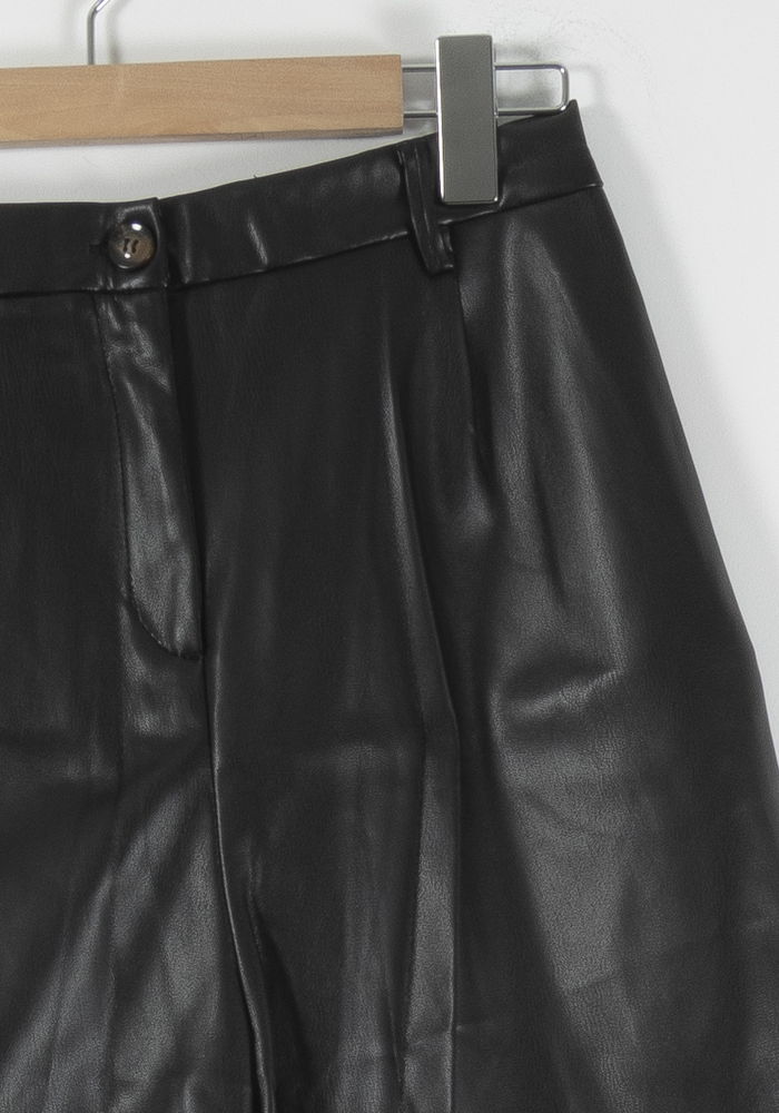 Short en Similicuir Noir - Taille M/38 de la marque Karl Marc John | PARAD90244 - Vendu par Paradigme - Image 3