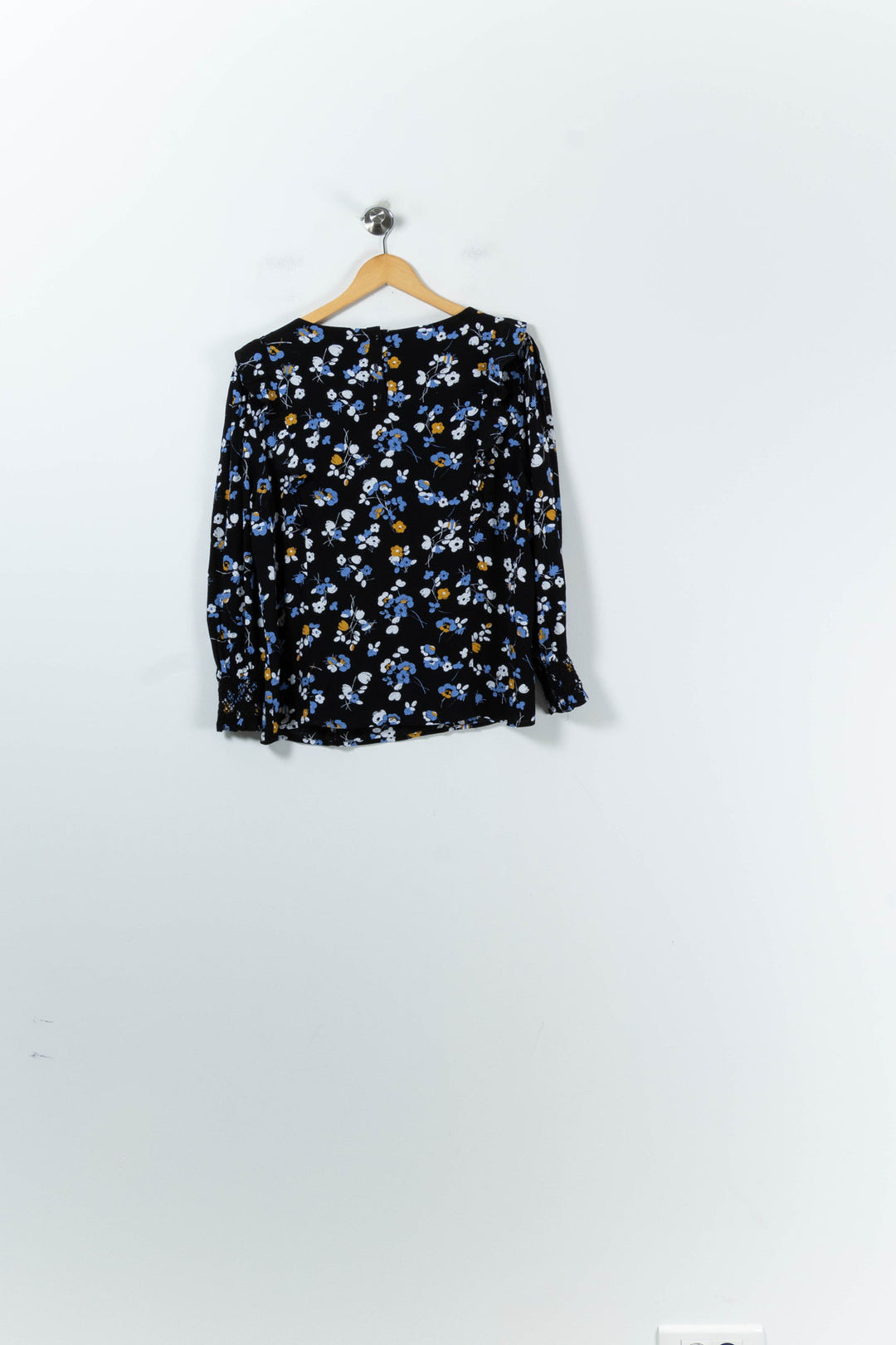 Blouse Noire à Fleurs Bleues et Blanches - Taille XL/42 de la marque Galeries Lafayette | PARAD91267 - Vendu par Paradigme - Image 4