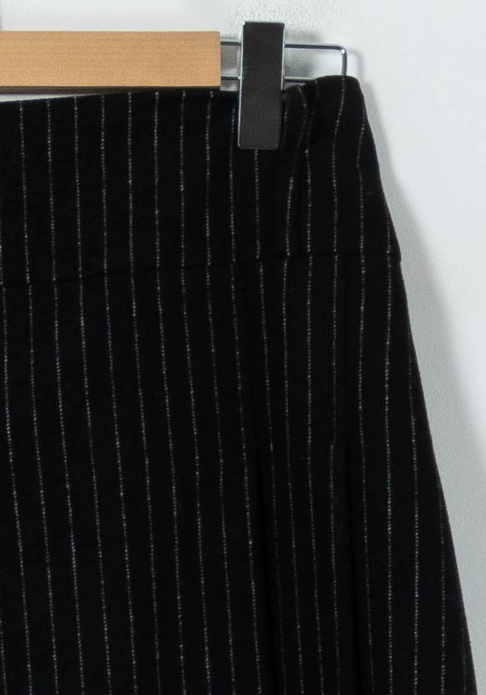 Jupe Plissée Noire à Rayures Blanches - Taille L/40 de la marque Suncoo | PARAD91740 - Vendu par Paradigme - Image 3