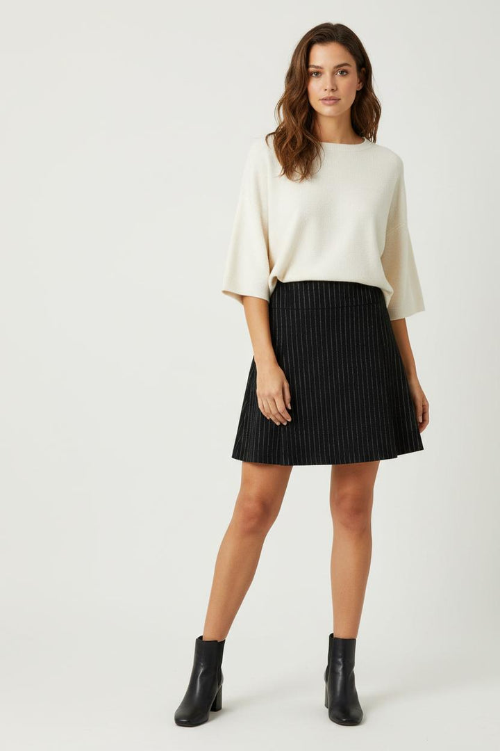 Jupe Plissée Noire à Rayures Blanches - Taille L/40 de la marque Suncoo | PARAD91740 - Vendu par Paradigme - Image 1