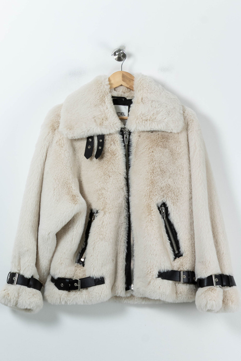 Veste en Fausse Fourrure Blanche et Noire - Taille L/40 de la marque Essentiel Antwerp | PARAD91990 - Vendu par Paradigme - Image 2