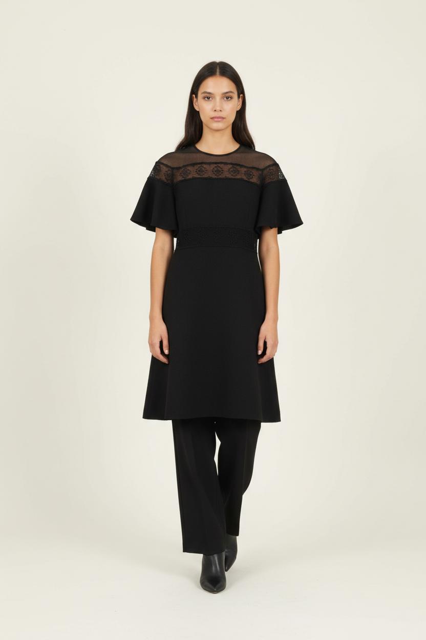 Robe Courte Noire - Taille S/36 de la marque Sandro | PARAD92848 - Vendu par Paradigme - Image 1