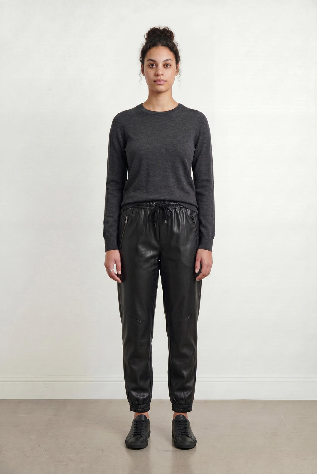 Jogging Noir - Taille L/40 de la marque IKKS | PARAD93252 - Vendu par Paradigme - Image 1