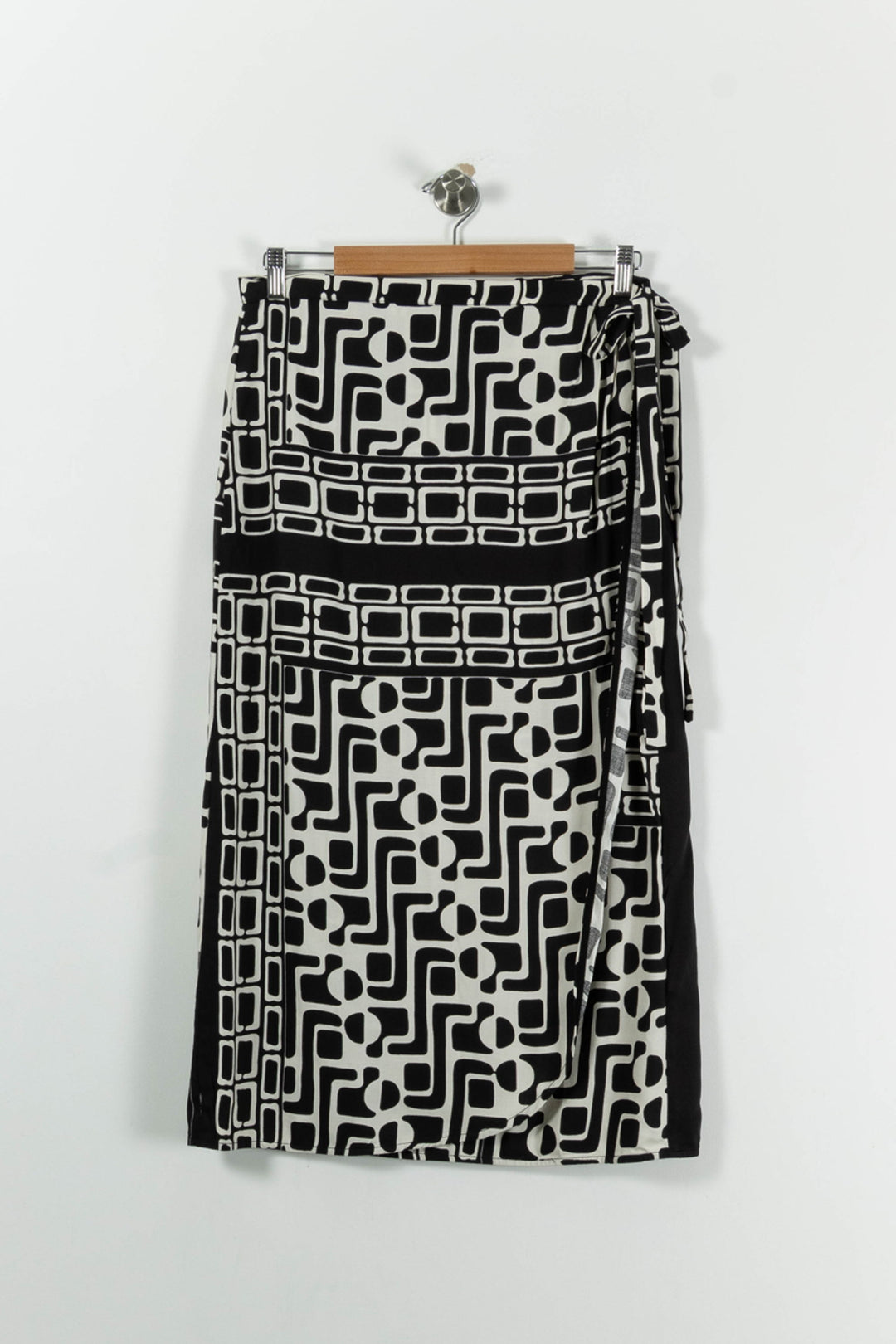 Jupe Portefeuille Noire et Blanche - Taille XL/42 de la marque La Fée Maraboutée | PARAD94166 - Vendu par Paradigme - Image 2