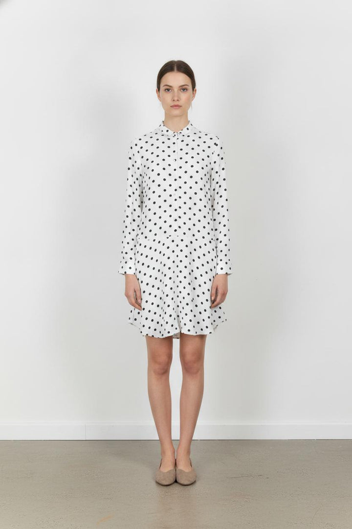 Robe courte Blanche et Noire - Taille XS/34 de la marque Karl Marc John | PARAD94594 - Vendu par Paradigme - Image 1