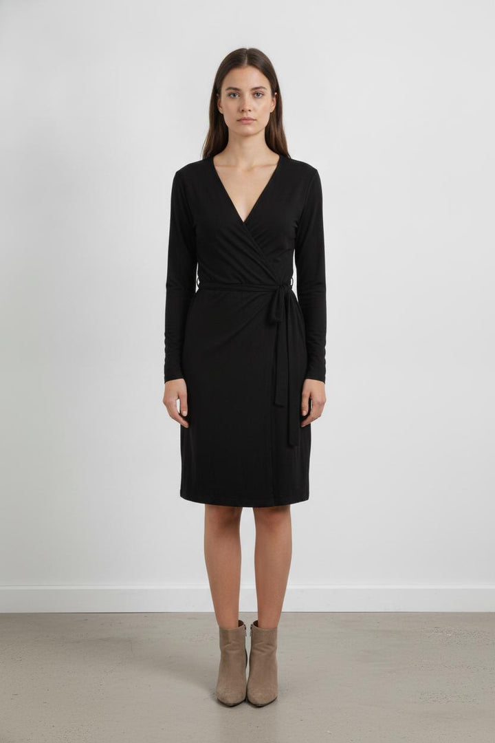 Robe portefeuille noire - Taille XS/34 de la marque Filippa K | PARAD95228 - Vendu par Paradigme - Image 1