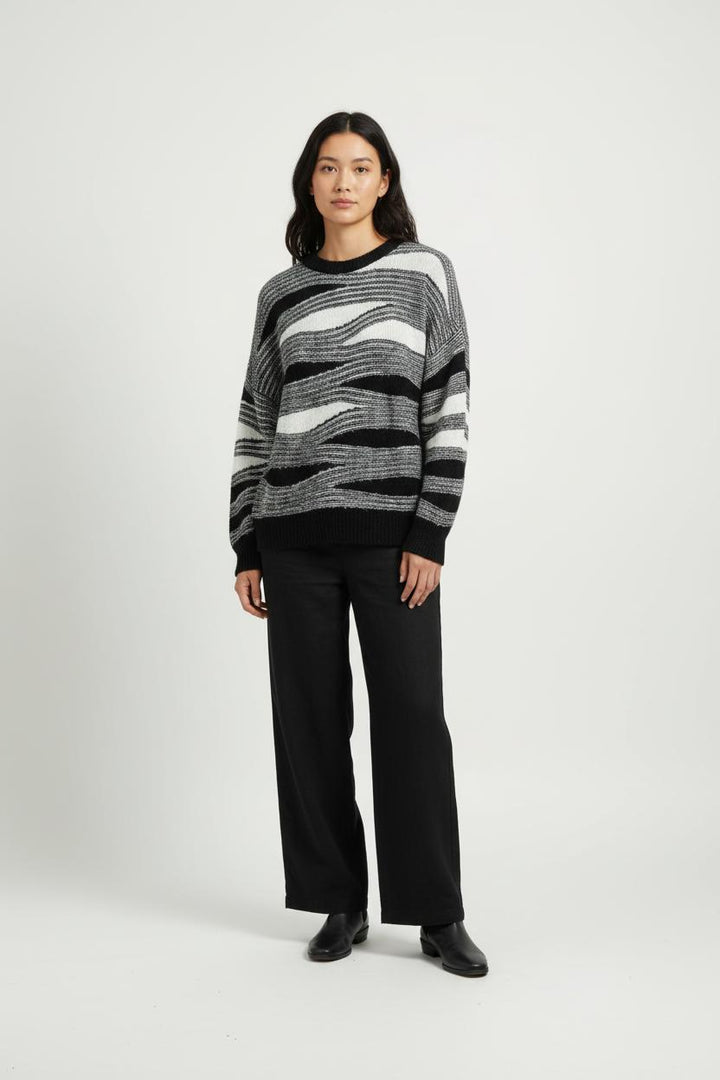 Pull Noir et Blanc - Taille M/38 de la marque La Fée Maraboutée | PARAD95841 - Vendu par Paradigme - Image 1