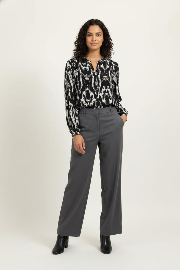 Blouse Noire et Blanche - Taille L/40 de la marque La Fée Maraboutée | PARAD97906 - Vendu par Paradigme - Image 1