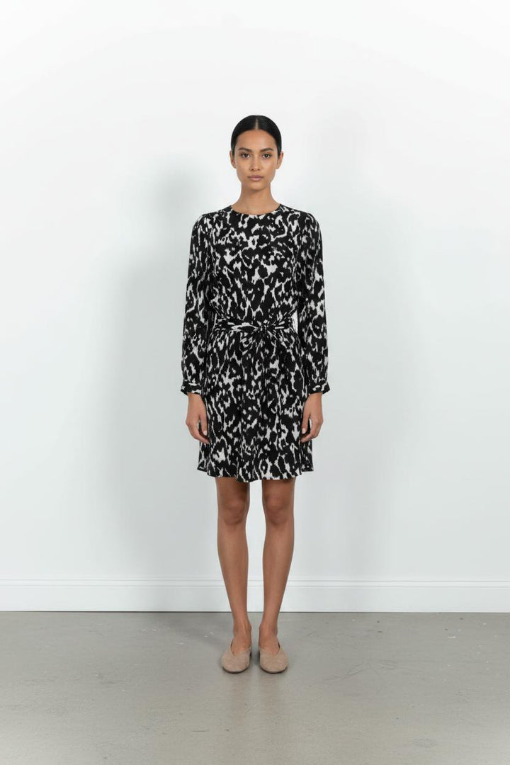 Robe Noire et Blanche - Taille S/36 de la marque La Fée Maraboutée | PARAD99004 - Vendu par Paradigme - Image 1