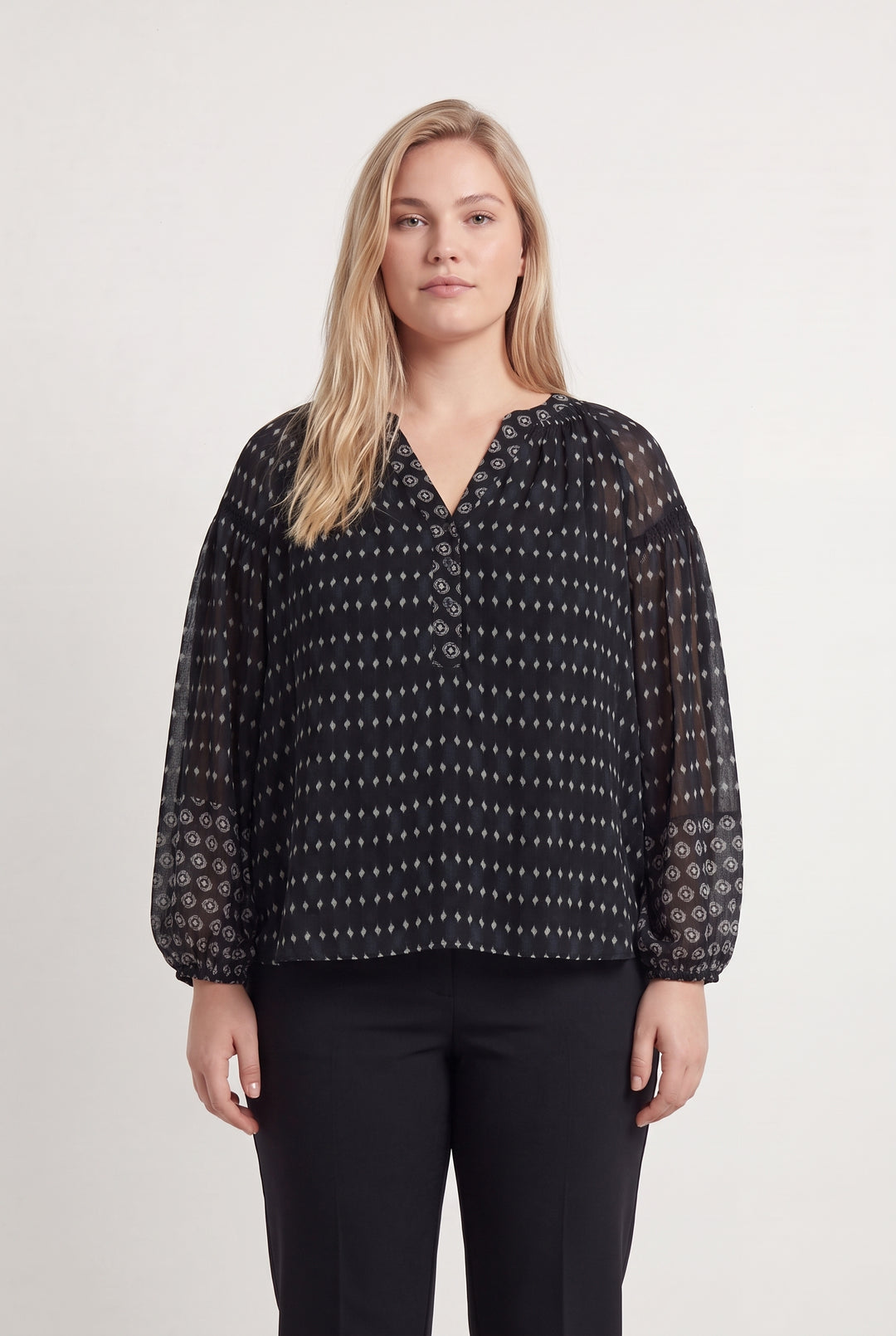 Blouse Noire et Blanche - Taille XL/42 de la marque Maison 123 | PARAD99554 - Vendu par Paradigme - Image 1