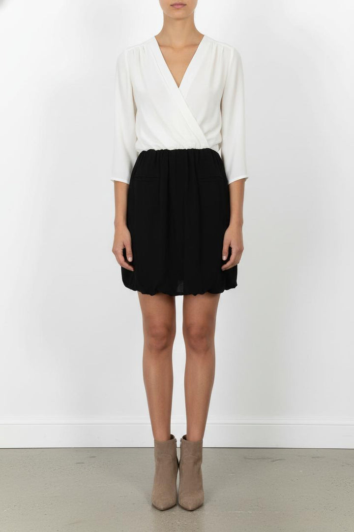 Robe Courte Blanche et Noire - Taille XS/34 de la marque Karl Marc John | RVLI1192 - Vendu par Paradigme - Image 1