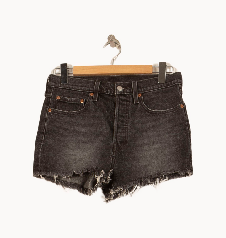 Short en Jean Noir - Taille M/38 de la marque Levi's | RVLI1289 - Vendu par Paradigme - Image 2