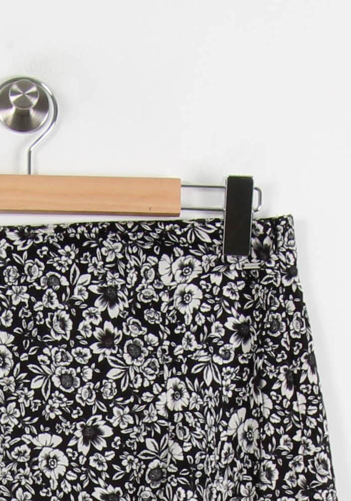 Jupe Courte Noire et Blanche - Taille L/40 de la marque IKKS | PARAD62300 - Vendu par Paradigme - Image 3