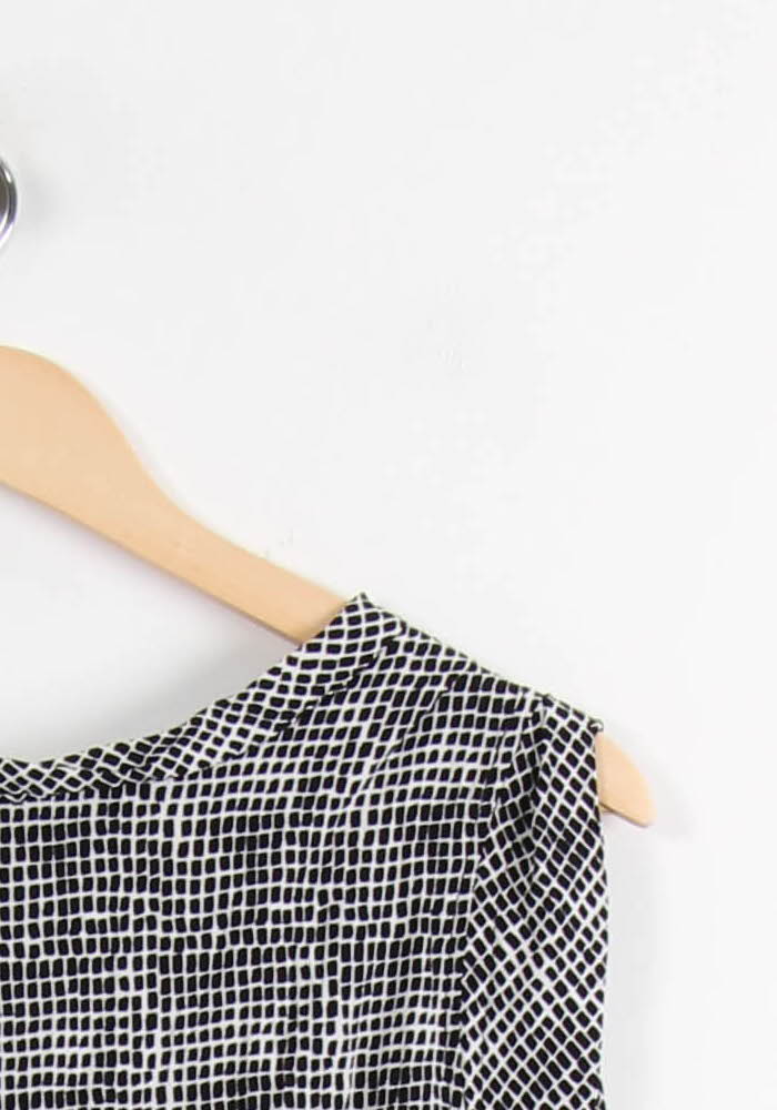 Robe Noire et Blanche - Taille L/40 de la marque La Fée Maraboutée | PARAD66402 - Vendu par Paradigme - Image 3