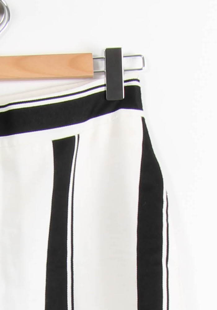 Jupe Courte Blanche et Noire - Taille M/38 de la marque Maje | PARAD64930 - Vendu par Paradigme - Image 3