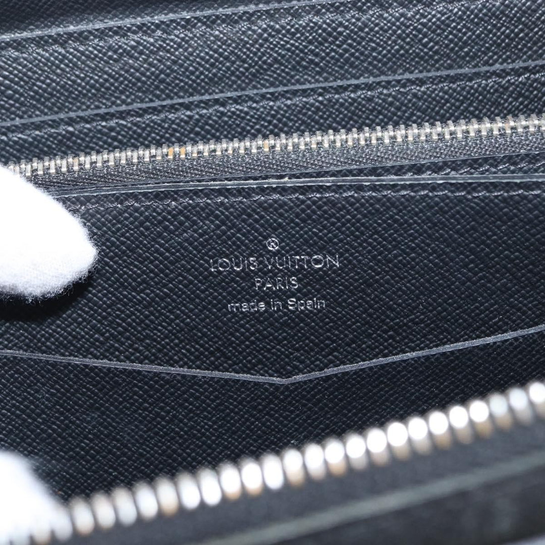 Louis Vuitton Zippy XL Taiga Leather