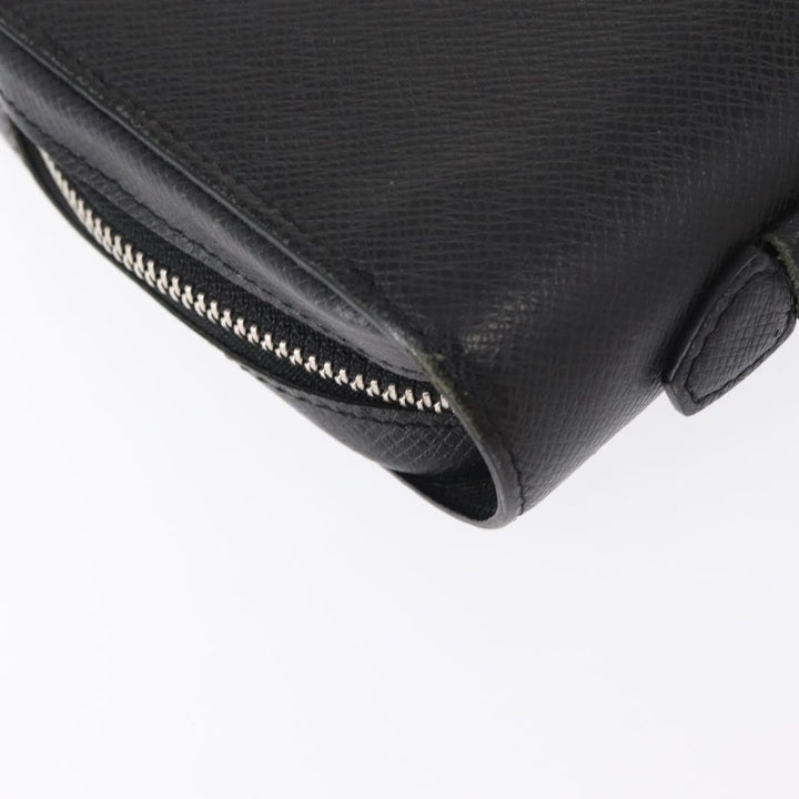 Louis Vuitton Zippy XL Taiga Leather