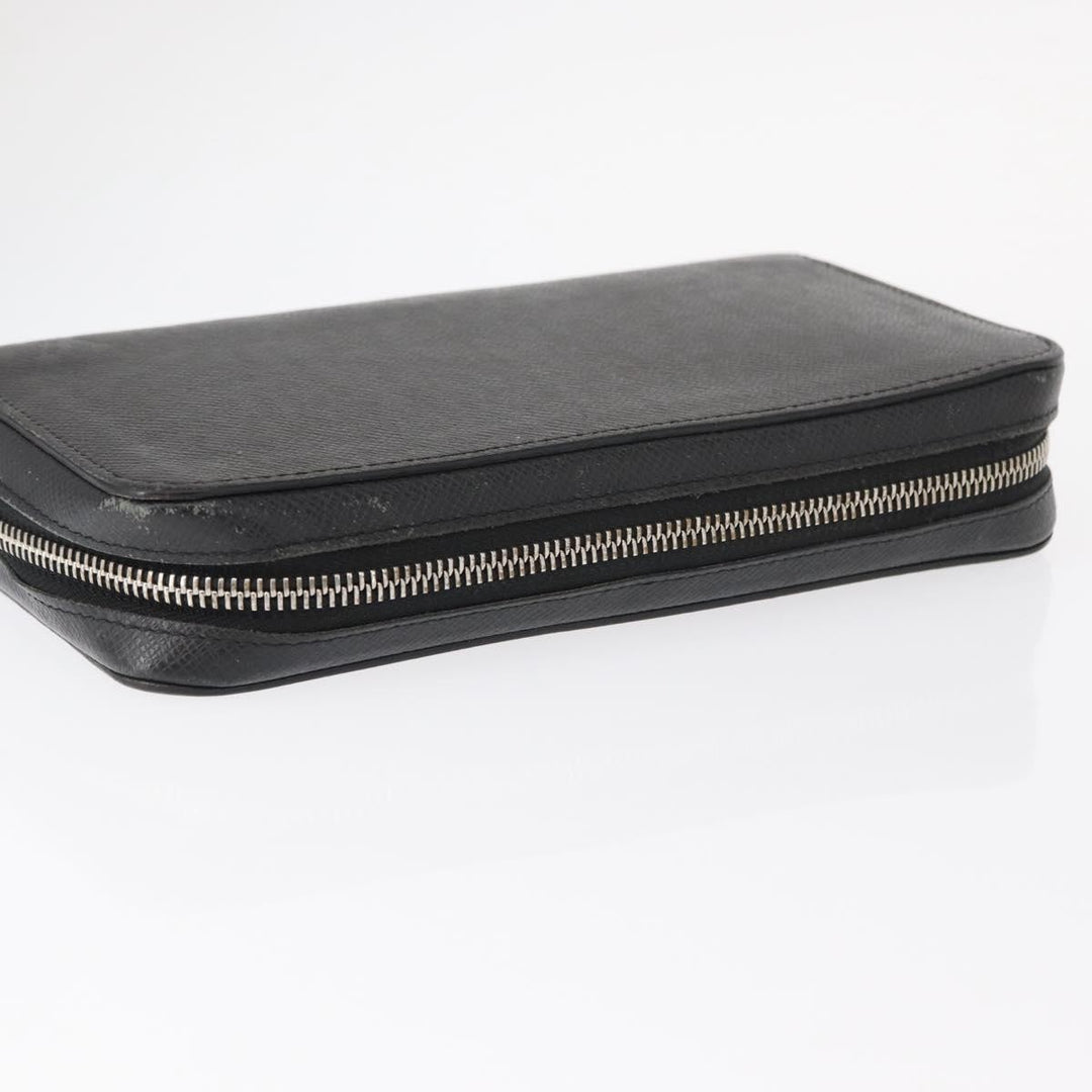 Louis Vuitton Zippy XL Taiga Leather
