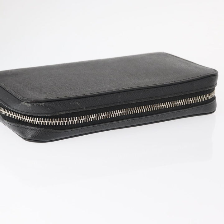 Louis Vuitton Zippy XL Taiga Leather