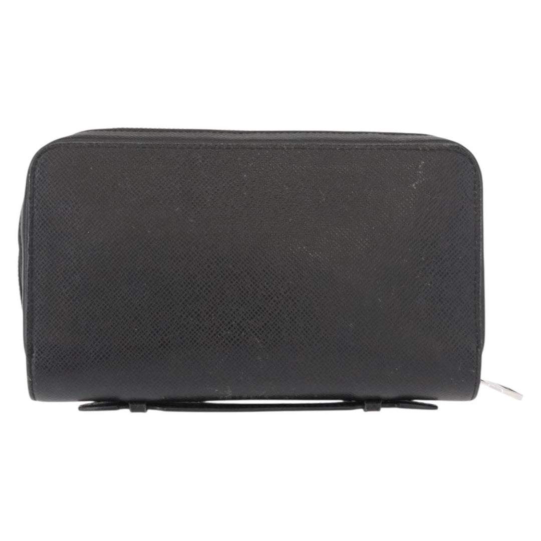 Louis Vuitton Zippy XL Taiga Leather