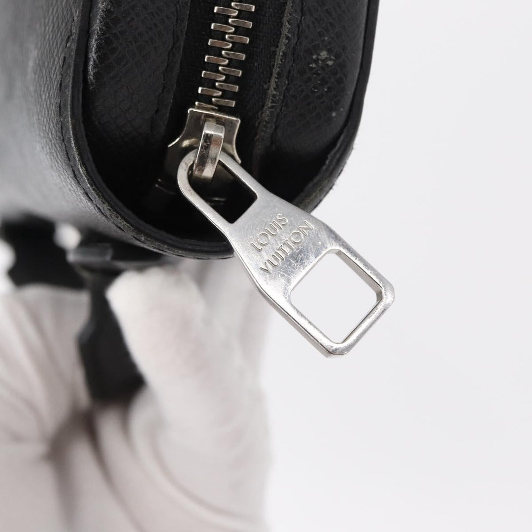 Louis Vuitton Zippy XL Taiga Leather
