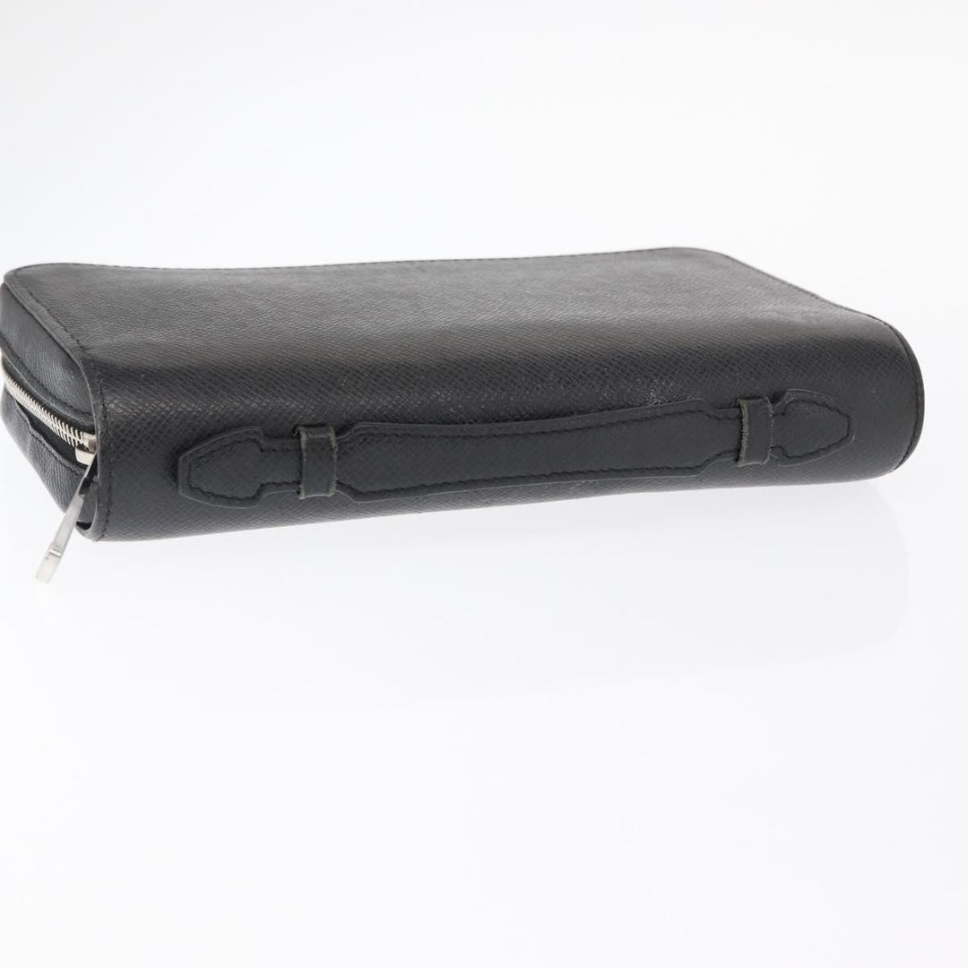 Louis Vuitton Zippy XL Taiga Leather